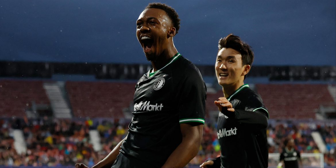 Man Utd considering transfer swoop for 19 y/o target after internal talks
