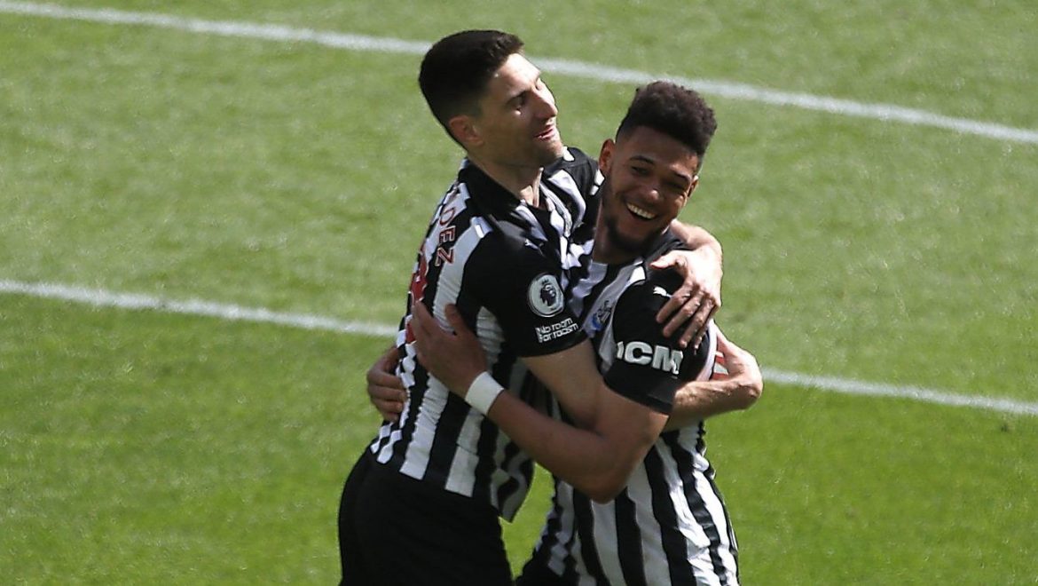 Bruce eyes Newcastle deal for Fernandez